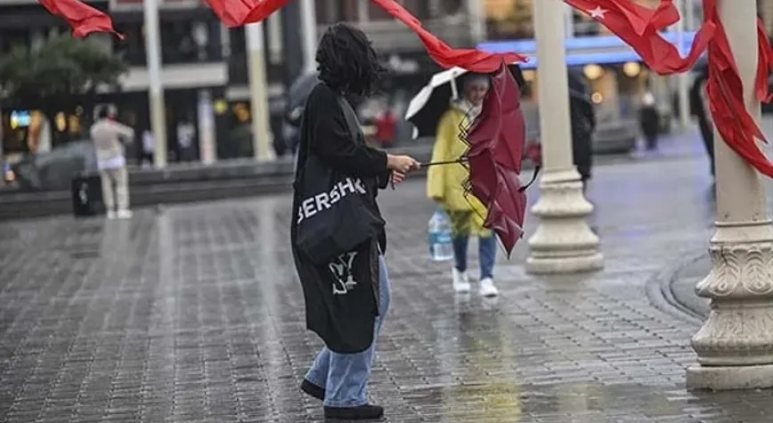 İstanbul’da Sağanak Alarmı: Yollar Sular Altında Kaldı