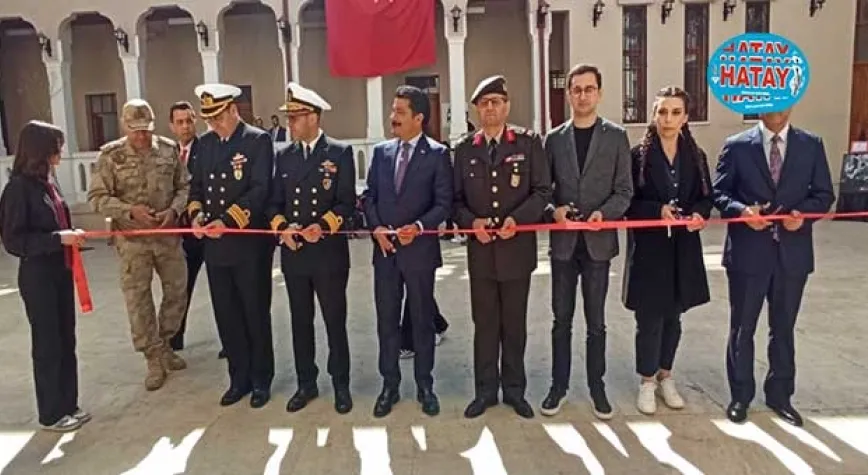 İSTİKLAL MARŞININ 10 KITASINI RESMETTİLER