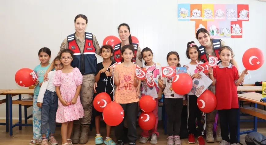 JANDARMA'DAN KIZ ÇOCUKLARINA ANLAMLI ZİYARET