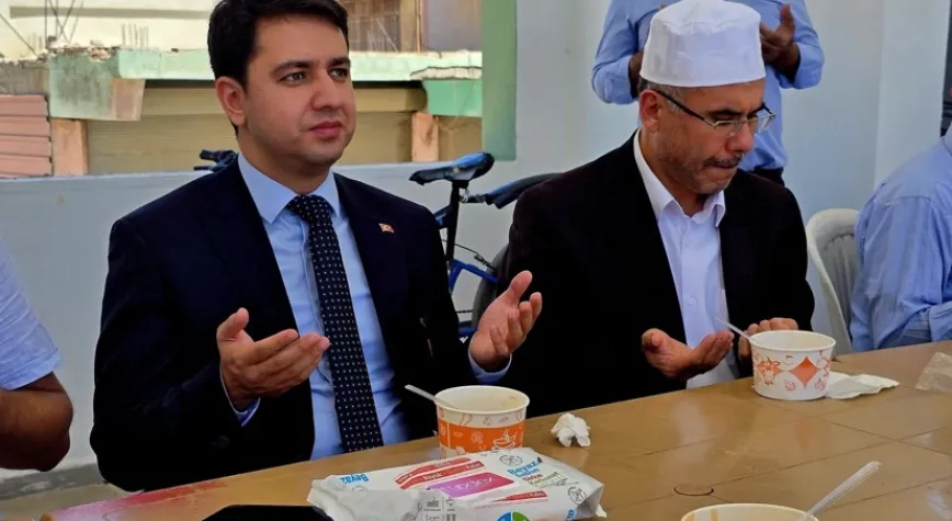 Kahraman Aşure İkram Etti