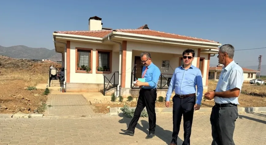Kahraman, Köy Evleri Yerinde İnceledi