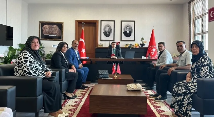 Kahraman Tebrikleri Kabul Ediyor