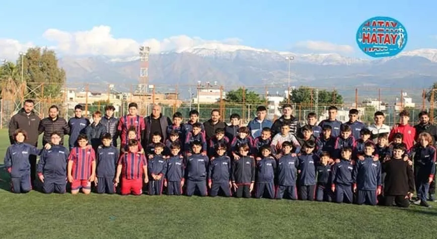 KARAAĞAÇ'TA GELECEĞİN YILDIZLARI DEPREM ŞEHİTLERİNİ ANDI