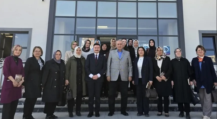 Kaymakam Acar’a Ak Kadınlardan Ziyaret