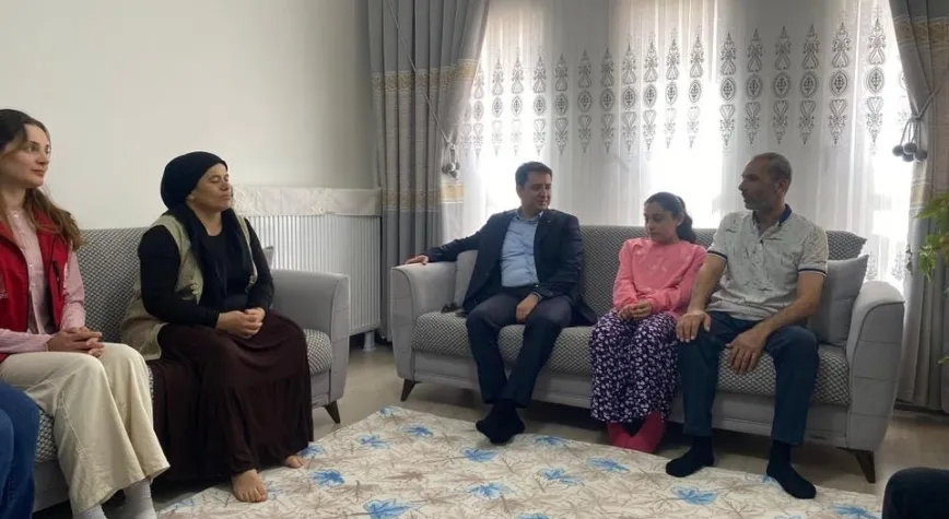 Kaymakam Kahraman Hassa’da Aileleri Ziyaret Etti