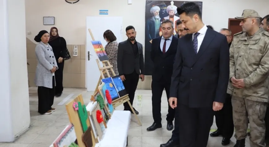 Kaymakam Sert Sergi Açtı