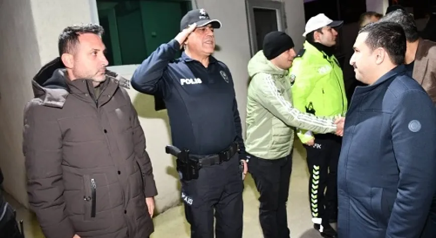 KAYMAKAM YILMAZ VATANDAŞLARIN YENİ YILINI KUTLADI