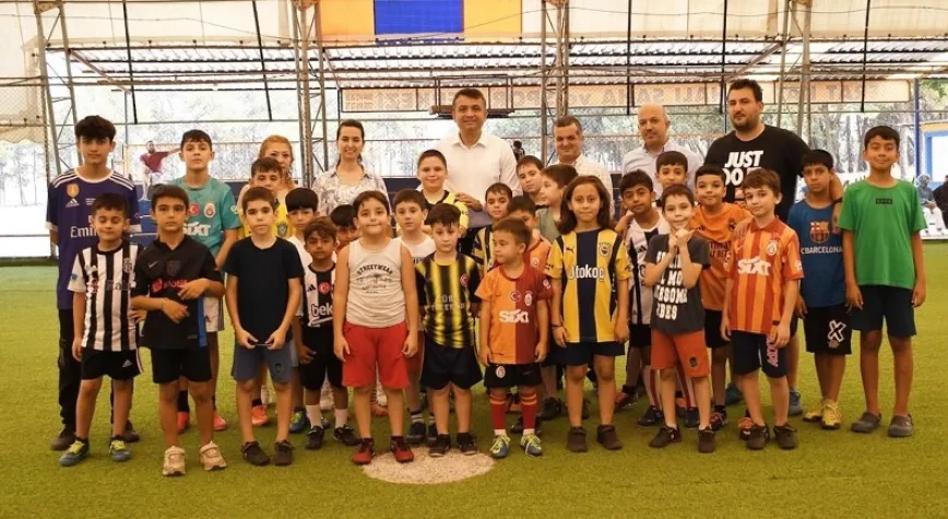 Keklik Futbol Kursunu Ve Deprem Şehidinin Ailesini Ziyaret Etti