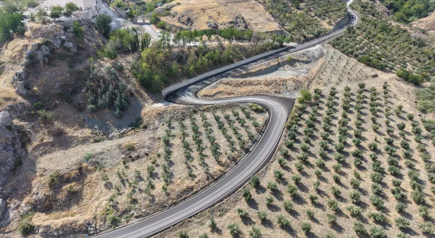 Kırıkhan Alaybeyli’nin 2,6 Kilometrelik Yolu Yenilendi