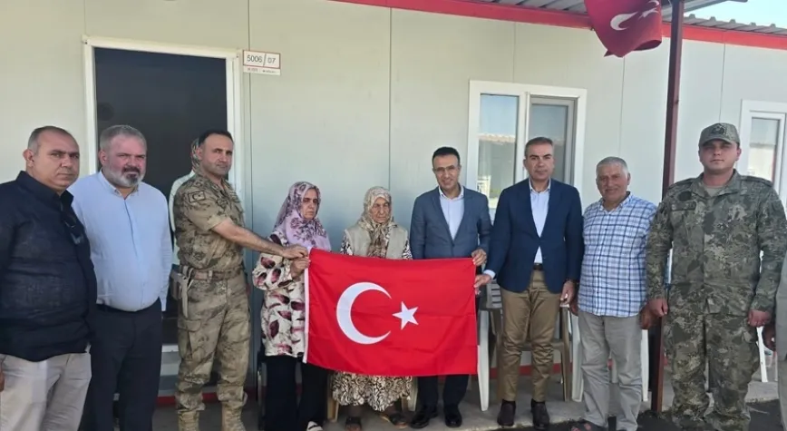 Kırıkhan protokolünden şehit ailesine ziyaret
