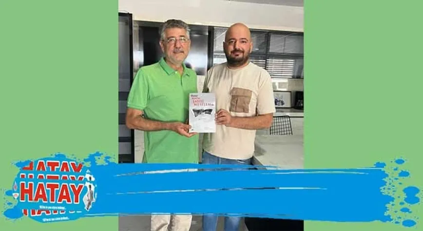 KİTABINI ÖĞRENCİSİNE HEDİYE ETTİ