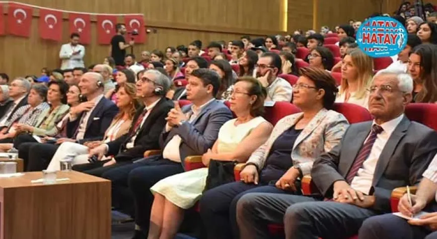 KIZ ÇOCUKLARI GELECEĞİ YENİDEN İNŞA EDİYOR