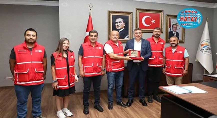 KIZILAY’A BAŞARI HİZMET PLAKETİ