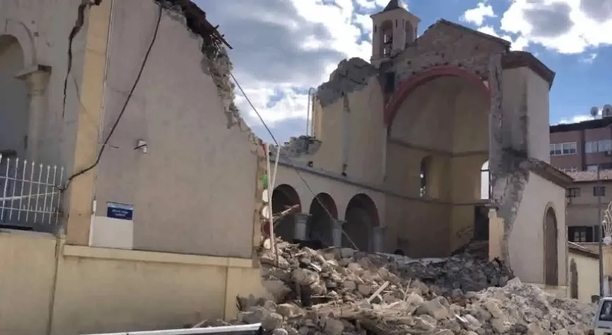 Konferans Salonu Kilise Olarak Kulanılıyor