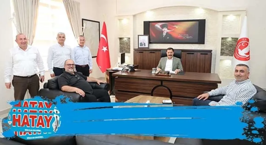 KONUKLARINI MAKAMINDA AĞIRLADI