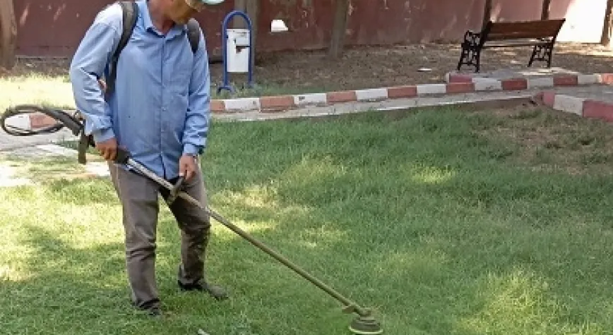 KUMLU’DA PARKLAR TEMİZLENİYOR