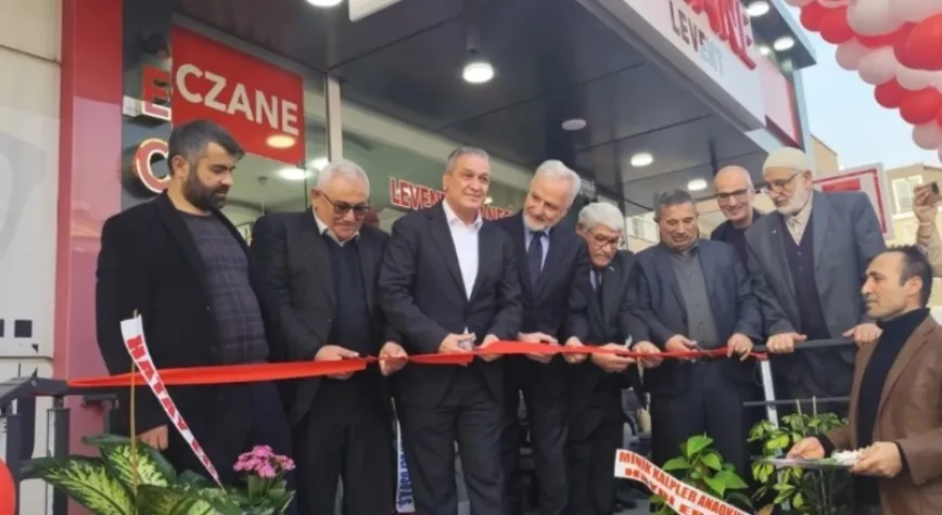Levent Eczanesi’ni Başkan Gül Açtı
