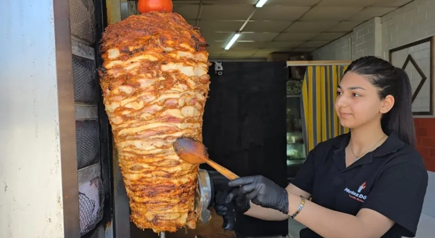 Lezzetli Dönerin Adı 18 Yaşındaki Zişan Usta