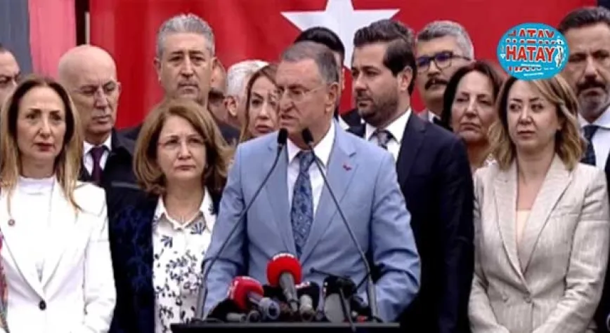 Lütfü Savaş'tan YSK önünde açıklama