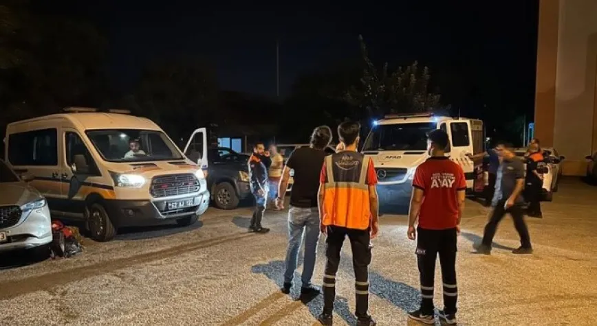 MALATYA'DA DEPREM SONRASI 2 BİNA YAN YATTI