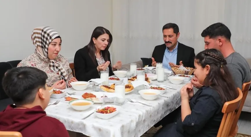 Masatlı Çifti, Metelikoğulları Ailesine Misafir Oldu