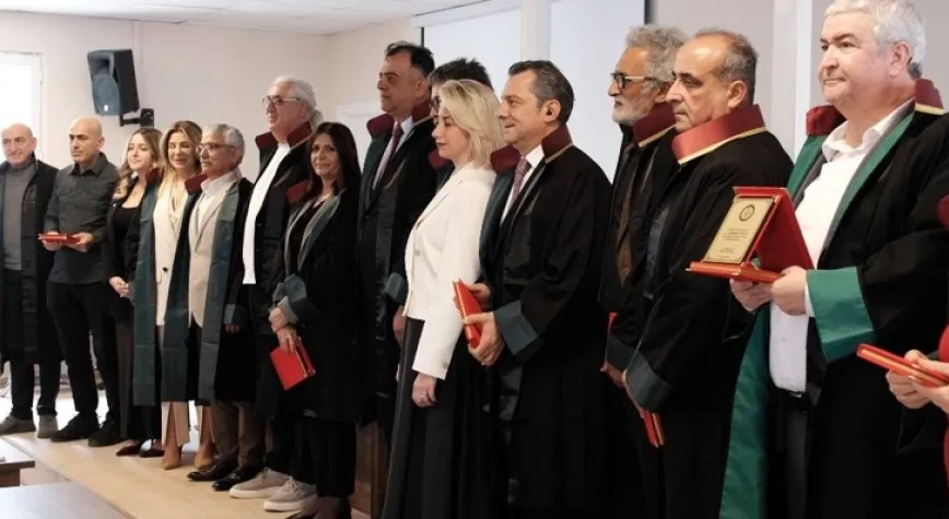 Meslekte 30 Yılını Dolduran Avukatlara Plaket
