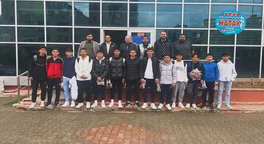 MEYDANSPOR GENÇLERİYLE GÜLÜYOR