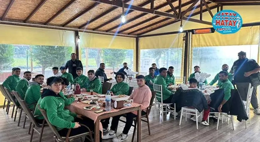 MEYDANSPORLU FUTBOLCULARI KAHVALTI’DA AĞIRLADI