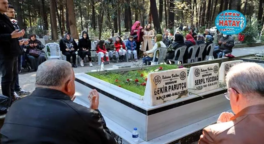 Mezarlıklar Ziyaretçiler İle Doldu Taştı