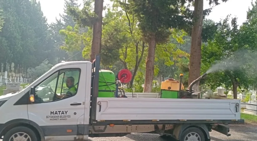 MEZARLIKLARDA TEMİZLİK VE İLAÇLAMA ÇALIŞMASI
