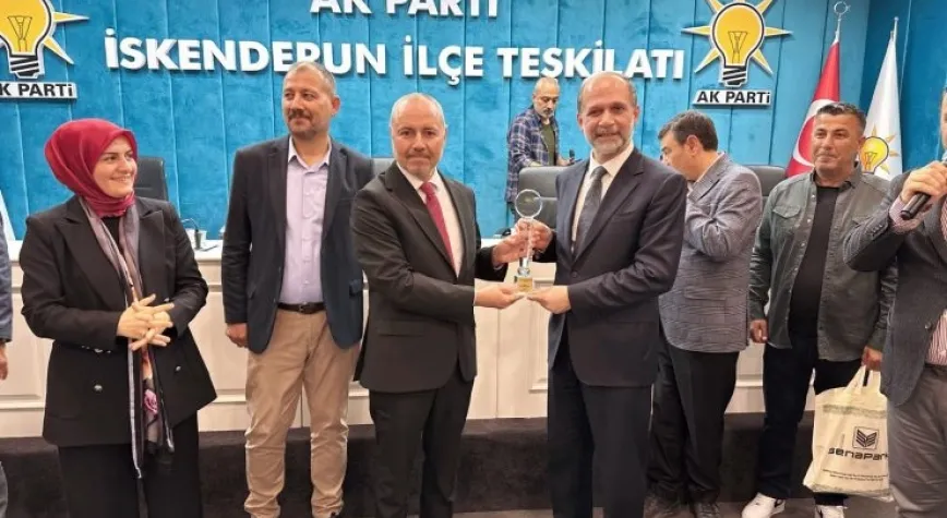 Milletvekili Özel’e Yaşam Boyu Başarı Ödülü