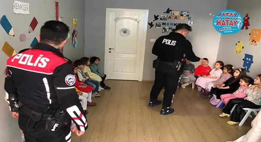 Minikler polis ağabeylerinin gününü kutladı