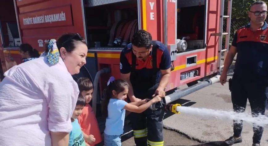 Miniklere temel yangın eğitimi