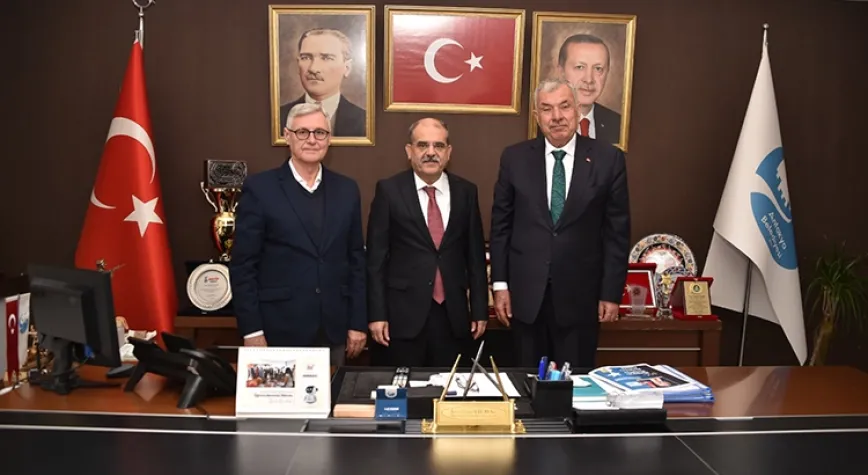 MKÜ REKTÖRÜ PROF. DR. HASAN KAYA’DAN BAŞKAN YILMAZ’A VEDA ZİYARETİ 