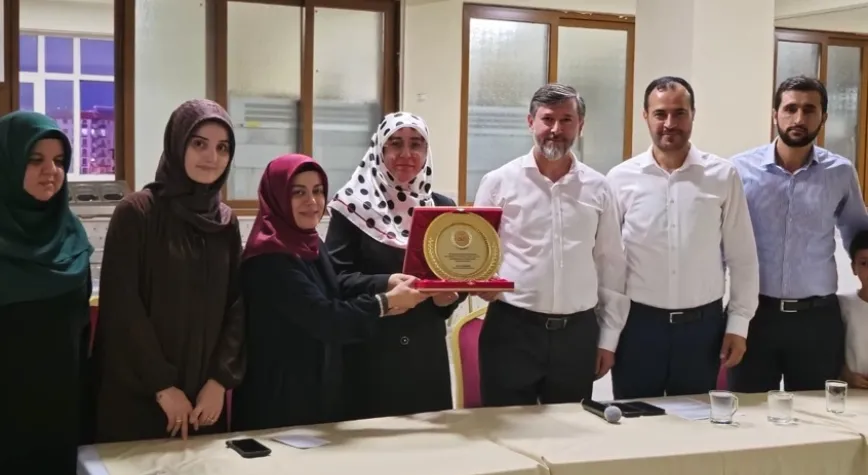 Müftü Topçu ve Ailesine Yılın Ailesi Plaketi