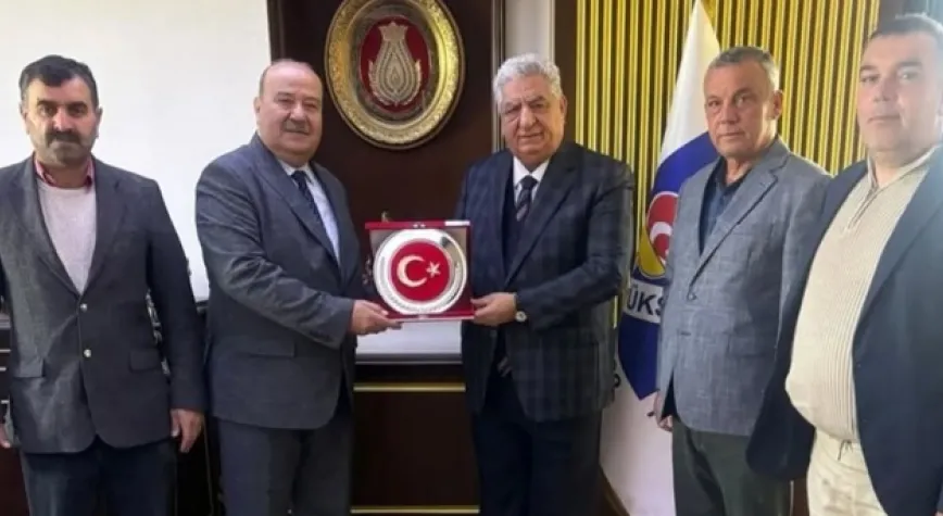 Muhtarlardan Nuri Üysen'e Plaket 