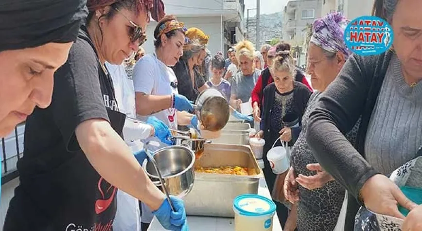 MURADİYE MAHALLESİNDE GÖNÜL MUTFAĞI TARAFINDAN YEMEK DAĞITILDI