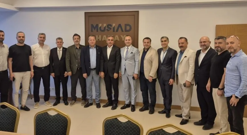 MÜSİAD Hatay Başkanı Akyüz’e Plaket