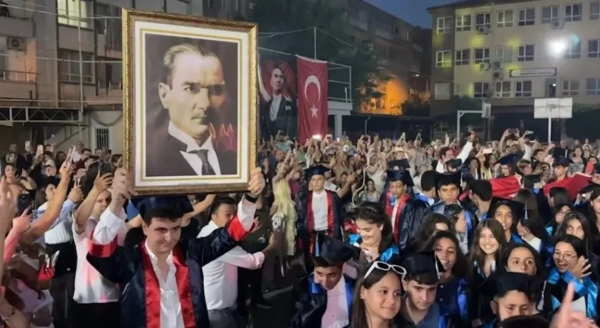 Namık Kemal Ortaokulu’nda Mezuniyet Coşkusu