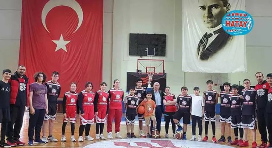 NAZMİ CEYLAN SPORCULARIN YANINDA