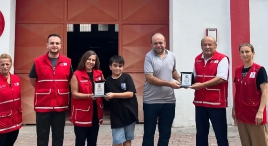 Necip Fazıl Kısakürek Okul Yönetiminden Teşekkür Plaketi