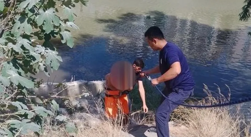 NEHİR YATAĞINA DÜŞEN VATANDAŞI İTFAİYE KURTARDI