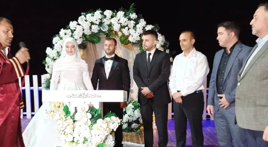 Neslihan  ve  Ali Kemal Zeren evliler kervanına katıldı