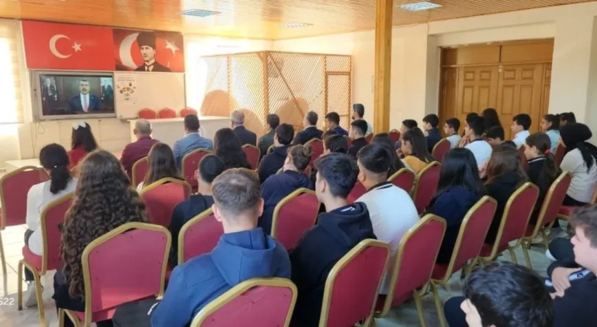 ÖĞRENCİLERE CUMHURİYET DERSİ