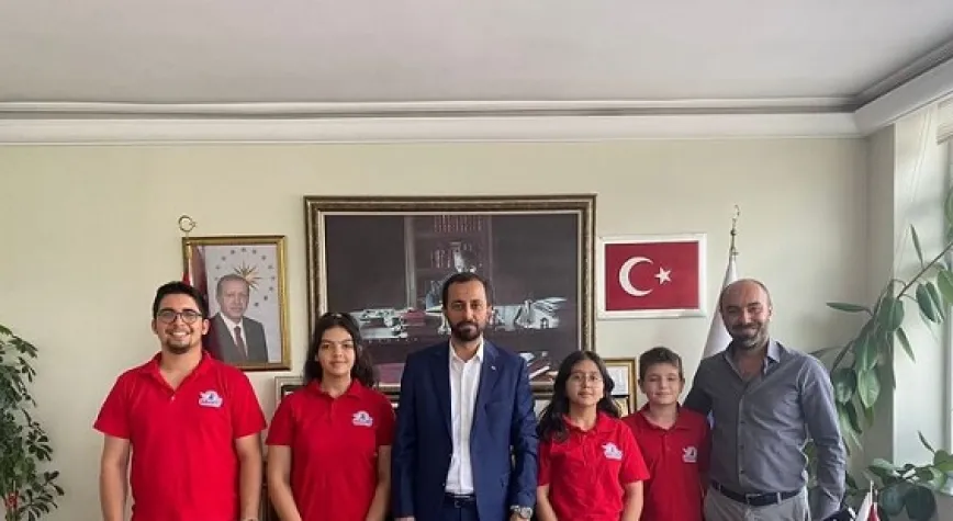 ÖĞRENCİLERİ TEBRİK ETTİ!