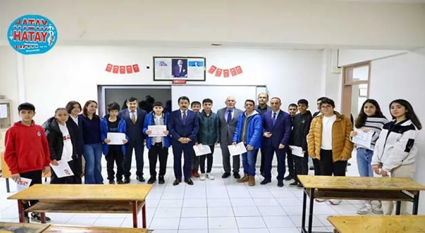 ÖĞRENCİLERİN KARNE SEVİNCİNE ORTAK OLDULAR