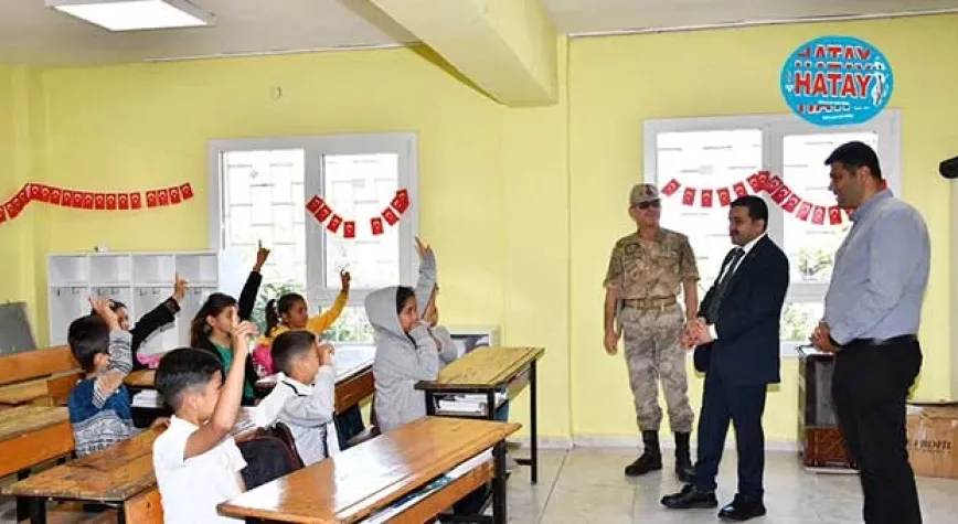 ÖĞRENCİLERLE İLGİLENDİ