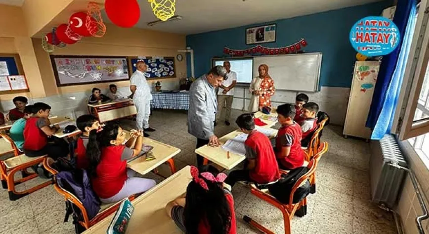 ÖĞRENCİLERLE YAKINDAN İLGİLENDİ