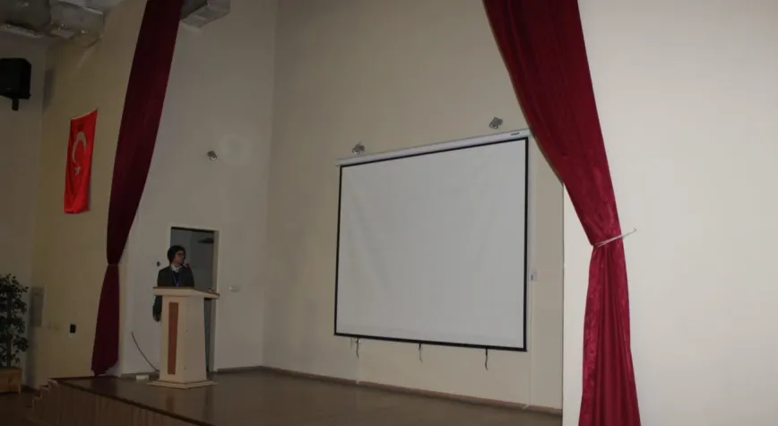 ÖĞRETİM ÜYESİNDEN KONFERANS