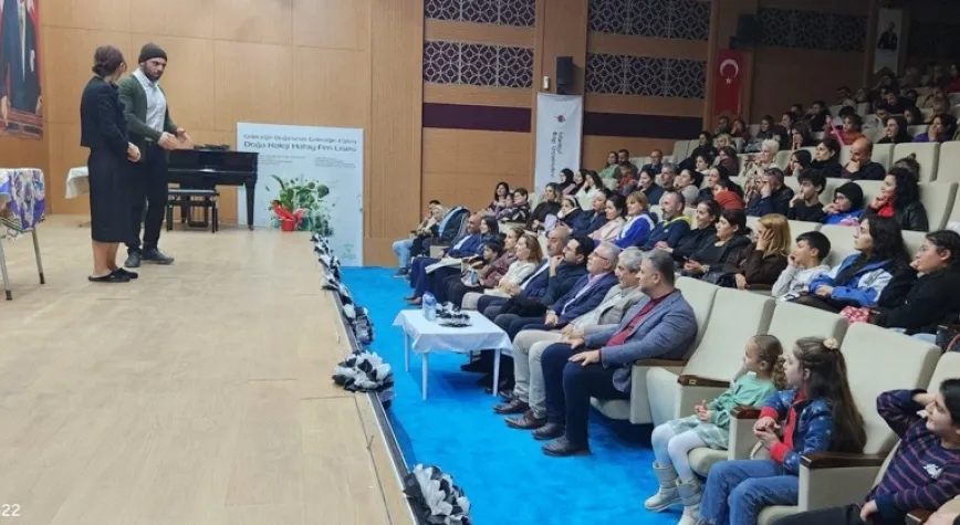 ÖĞRETMENLERDEN BİR DEFNE GÜLDÜRÜSÜ